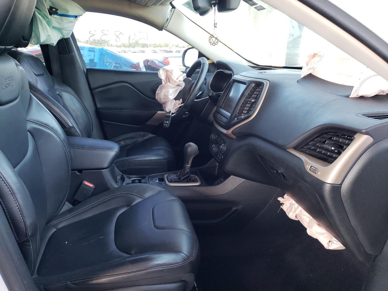 Photo 5 from auction – 2018 JEEP CHEROKEE L with VIN 1C4PJLDB6JD511277