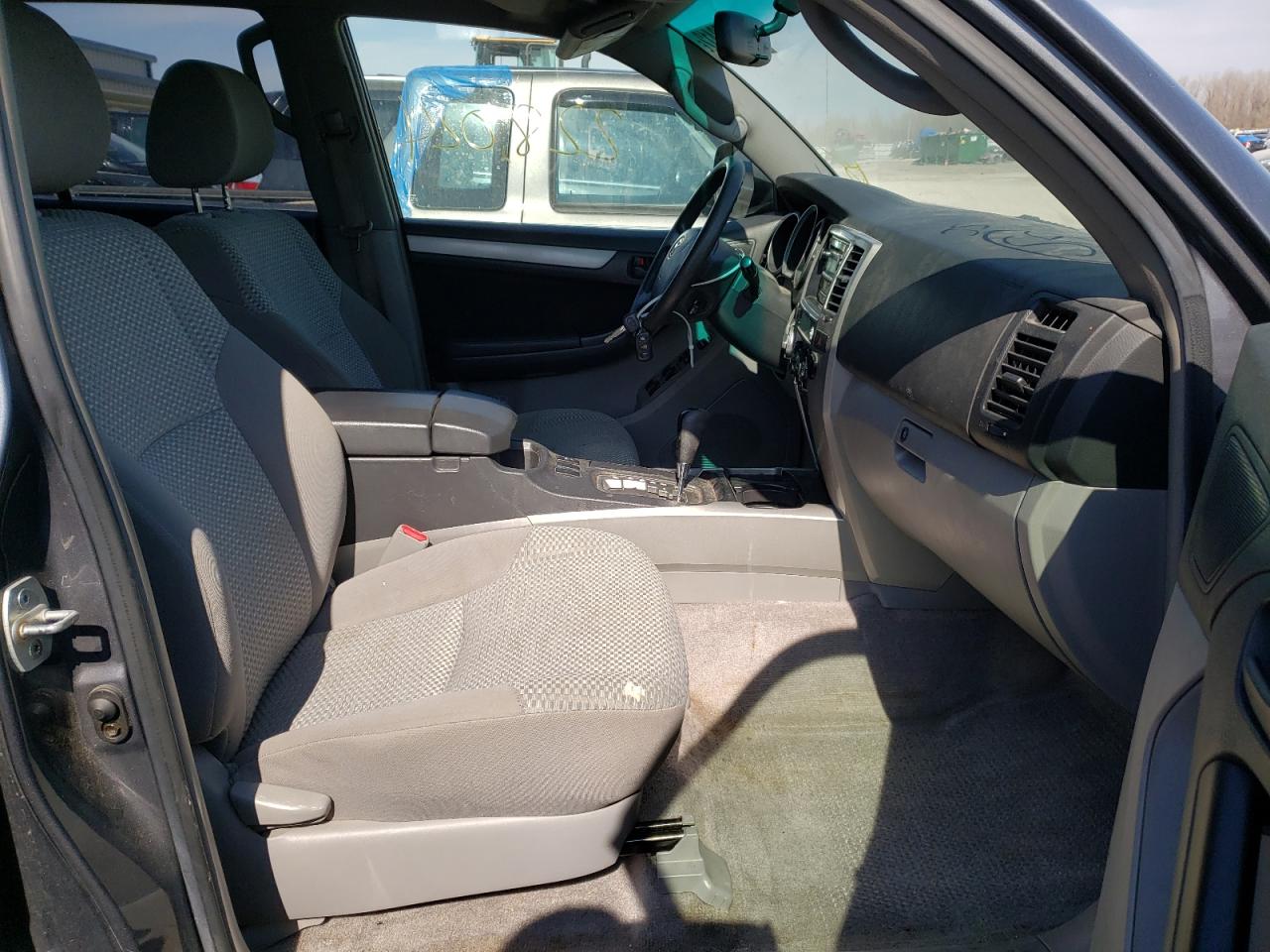 Photo 5 from auction – 2006 TOYOTA 4RUNNER SR with VIN JTEBU14R960086053