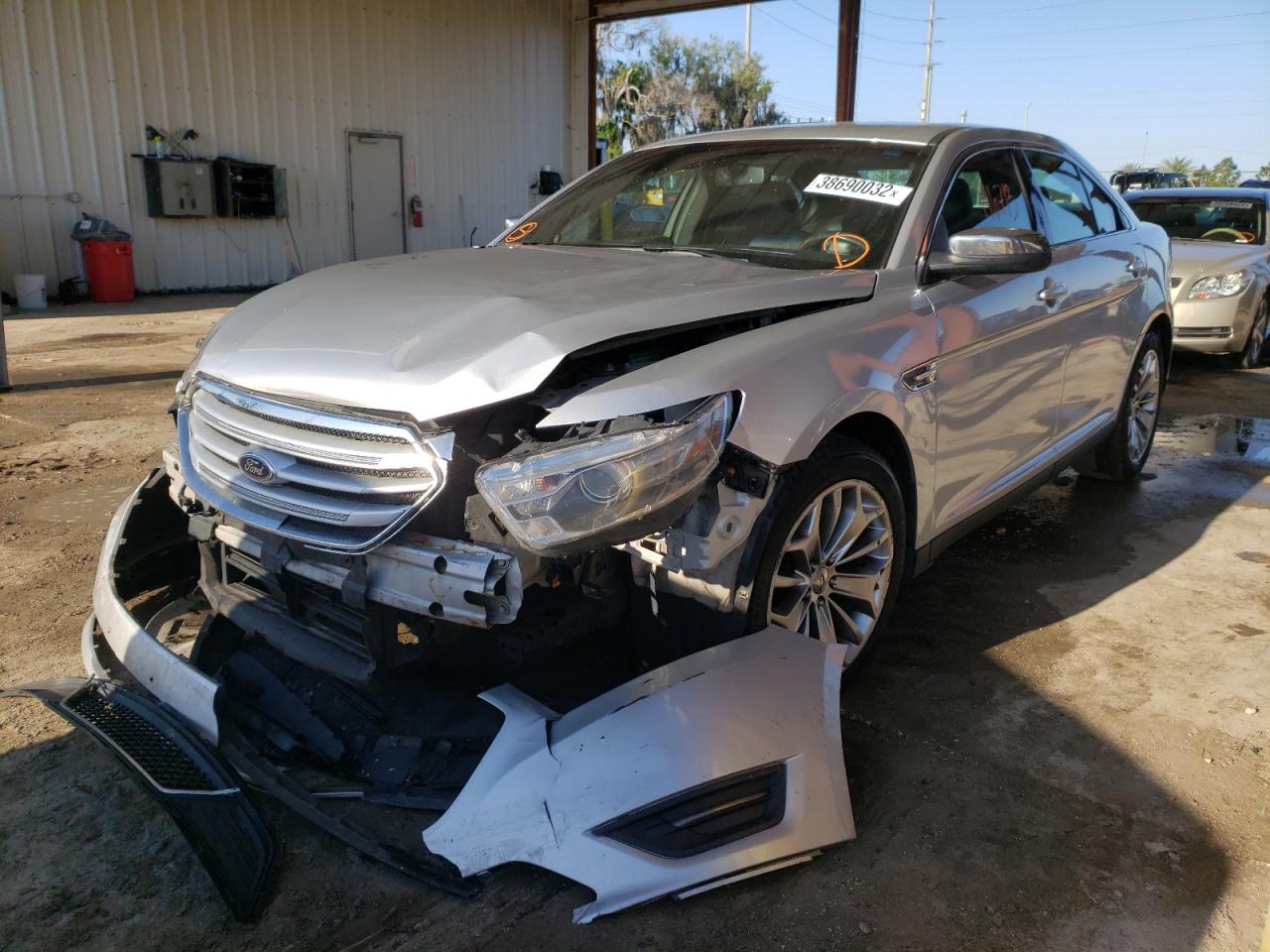 Photo 2 from auction – 2014 FORD TAURUS LIM with VIN 1FAHP2F84EG109329