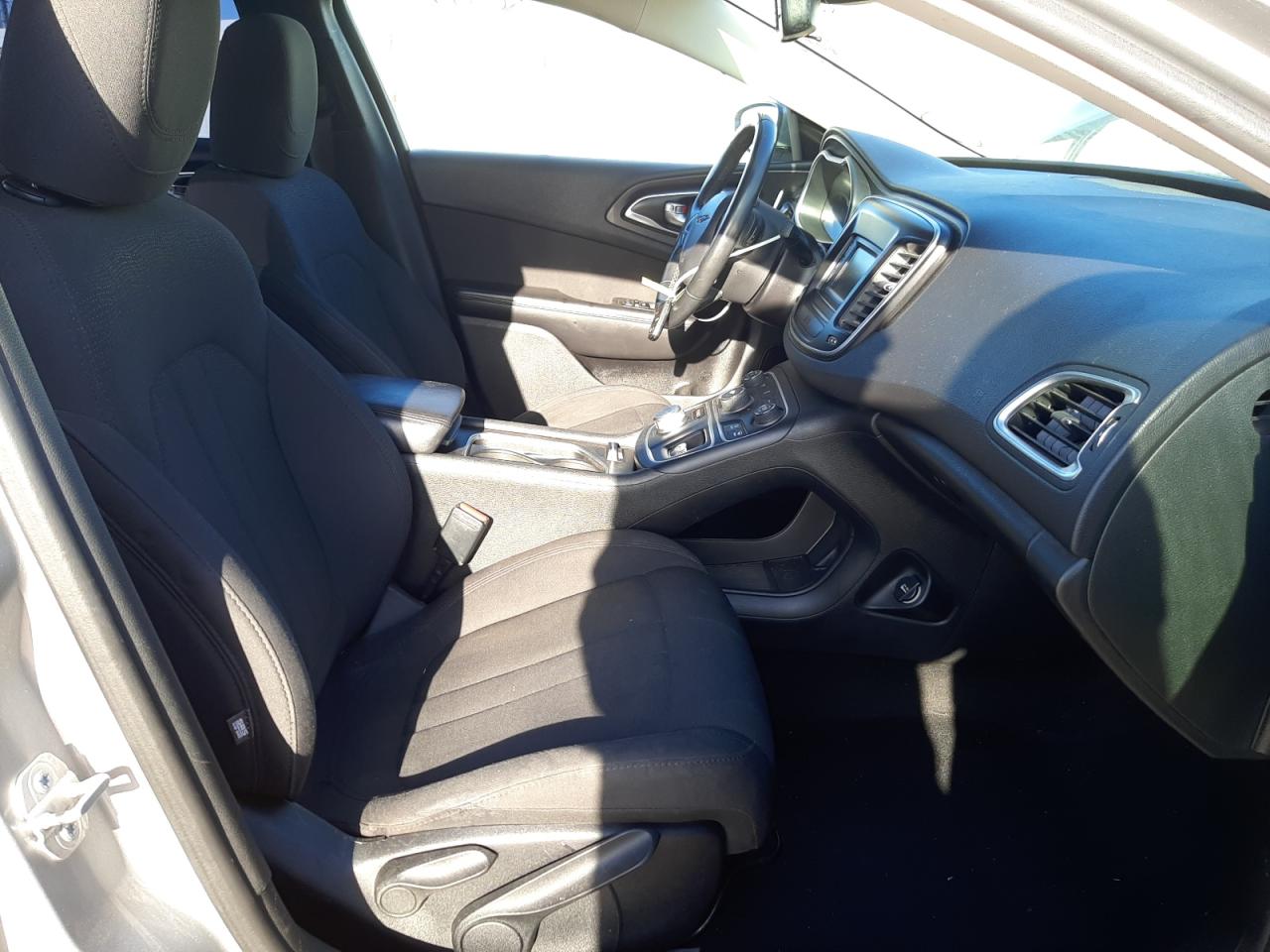 Photo 5 from auction – 2016 CHRYSLER 200 LIMITE with VIN 1C3CCCAB4GN160566