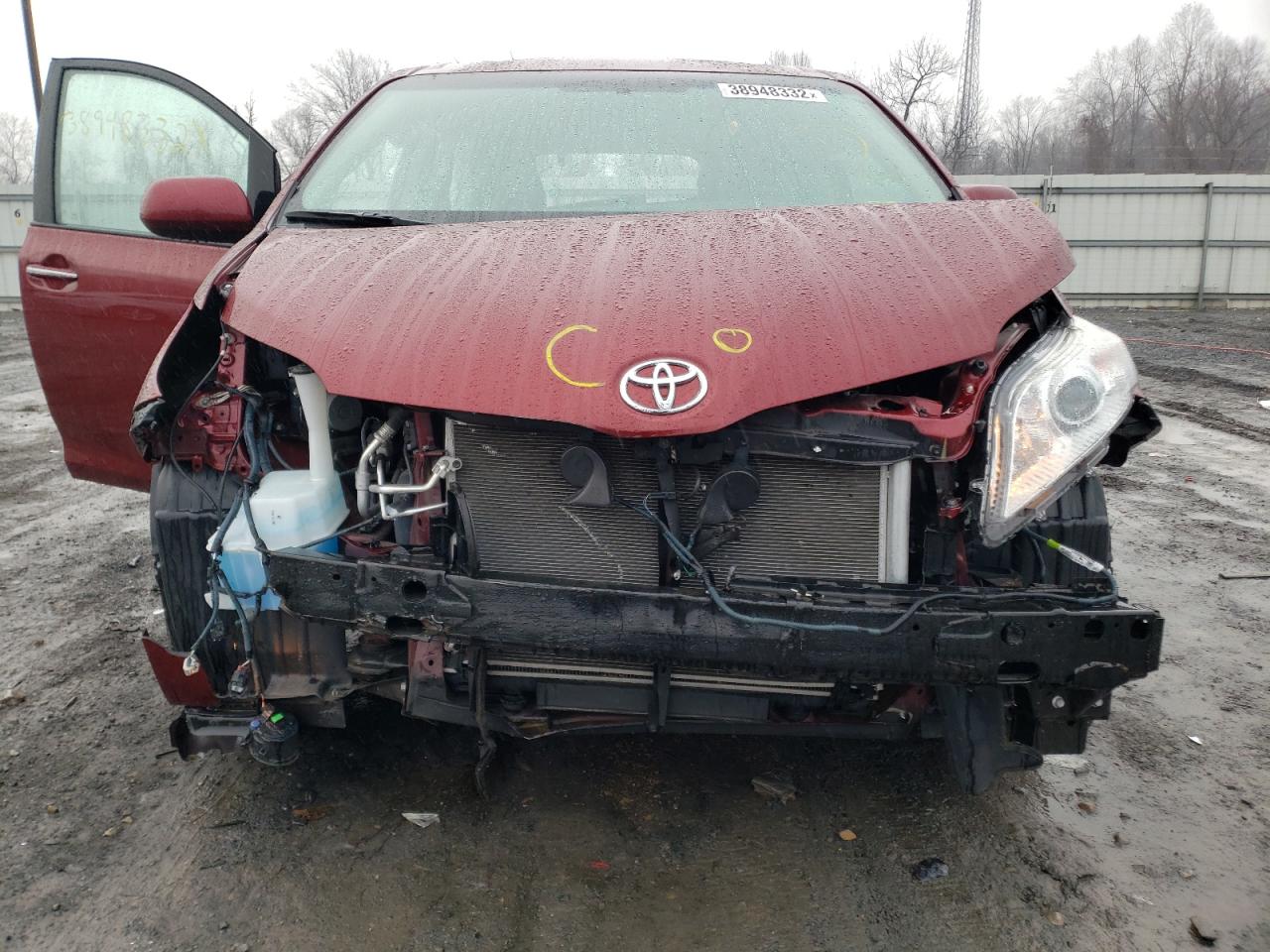 Photo 9 from auction – 2017 TOYOTA SIENNA XLE with VIN 5TDYZ3DC1HS890418