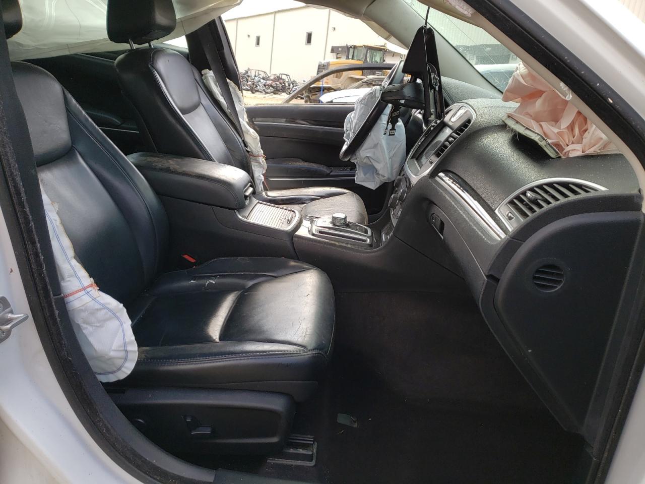 Photo 5 from auction – 2017 CHRYSLER 300 LIMITE with VIN 2C3CCARG0HH588178
