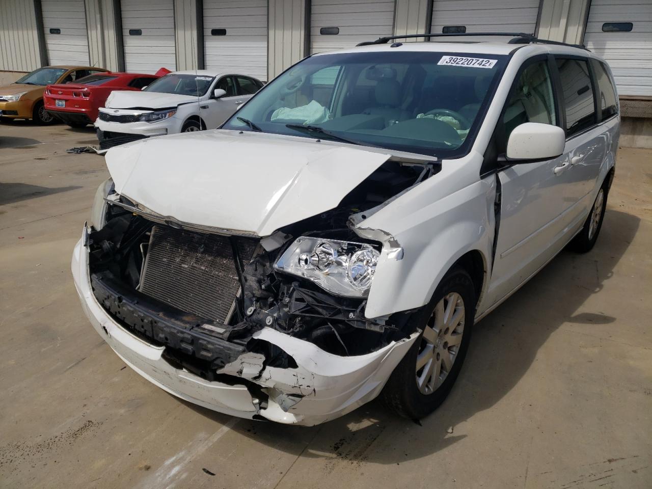 Photo 2 from auction – 2008 CHRYSLER TOWN & COU with VIN 2A8HR54P48R646858