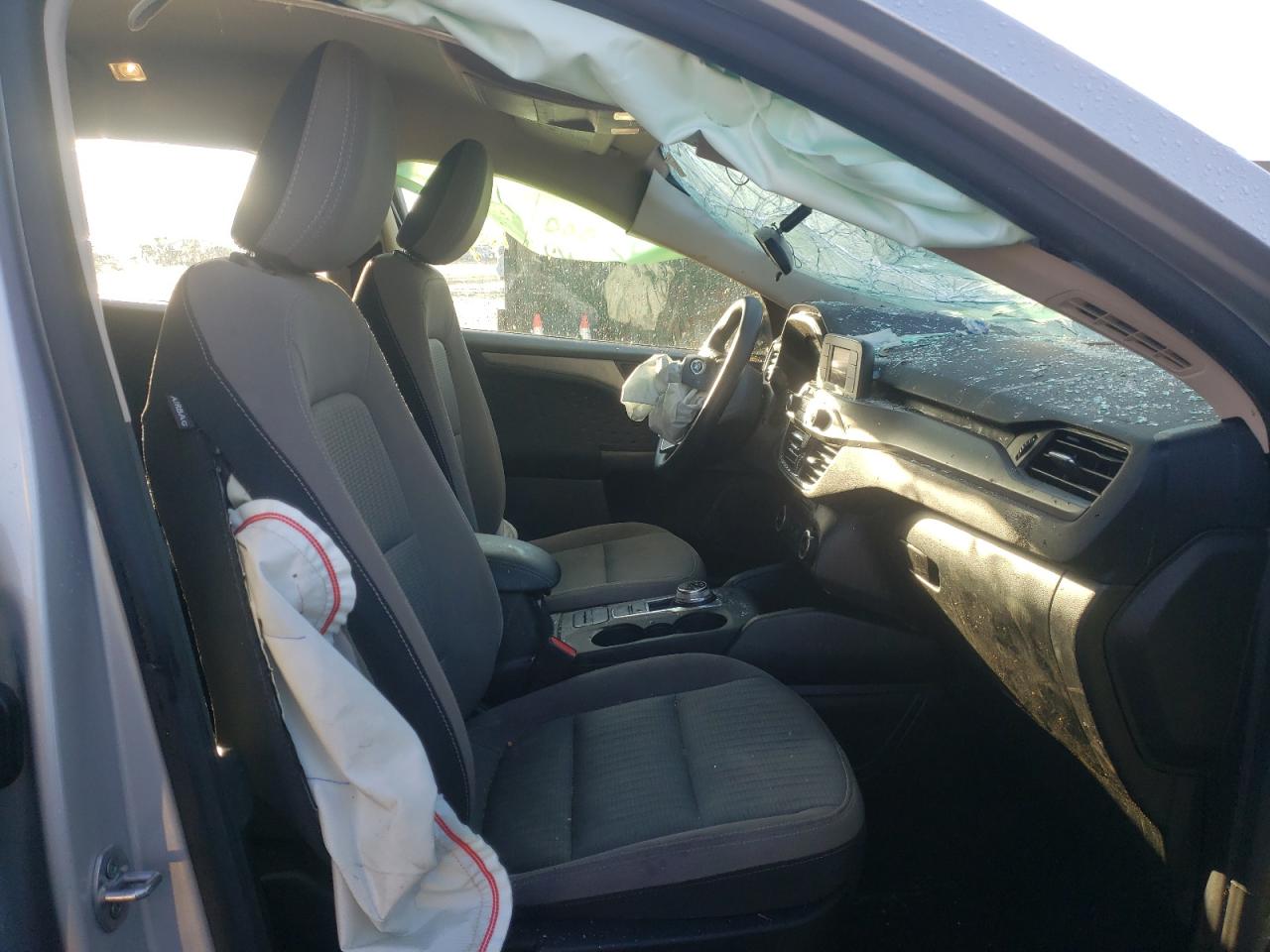 Photo 5 from auction – 2020 FORD ESCAPE S with VIN 1FMCU0F66LUC35167