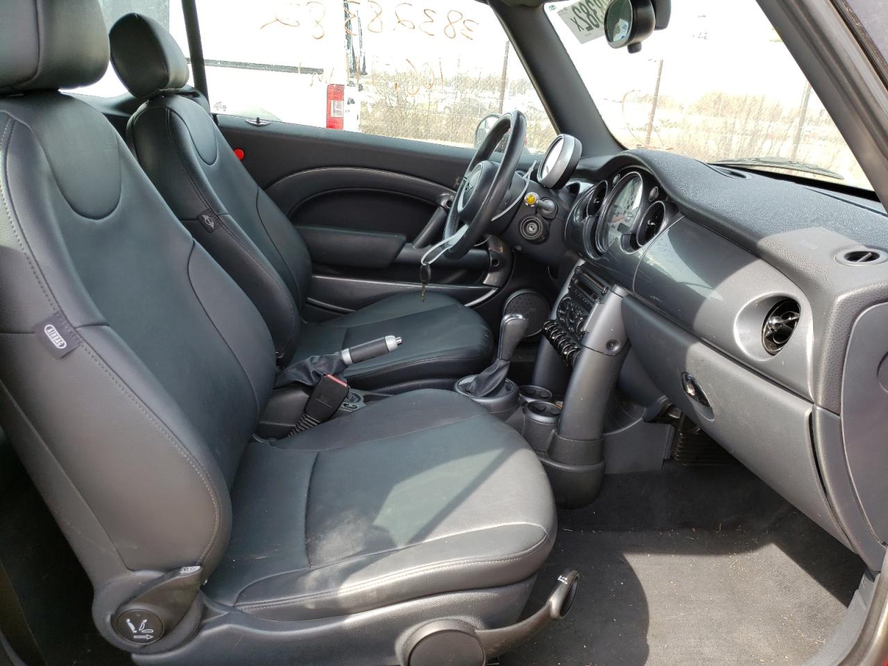 Photo 5 from auction – 2007 MINI COOPER with VIN WMWRF33567TG16910