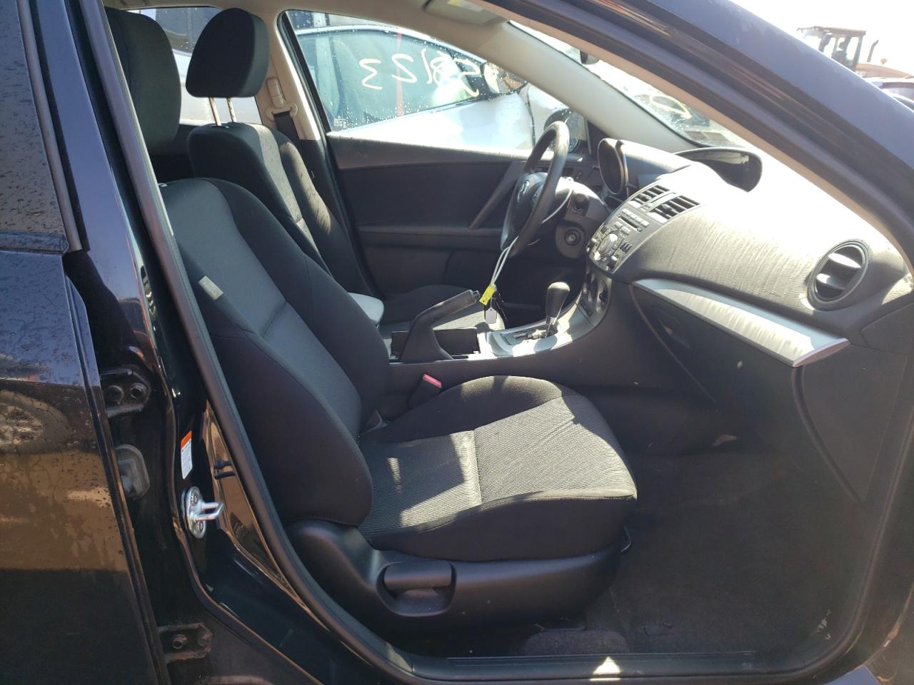 Photo 5 from auction – 2011 MAZDA 3 I with VIN JM1BL1VG8B1380200