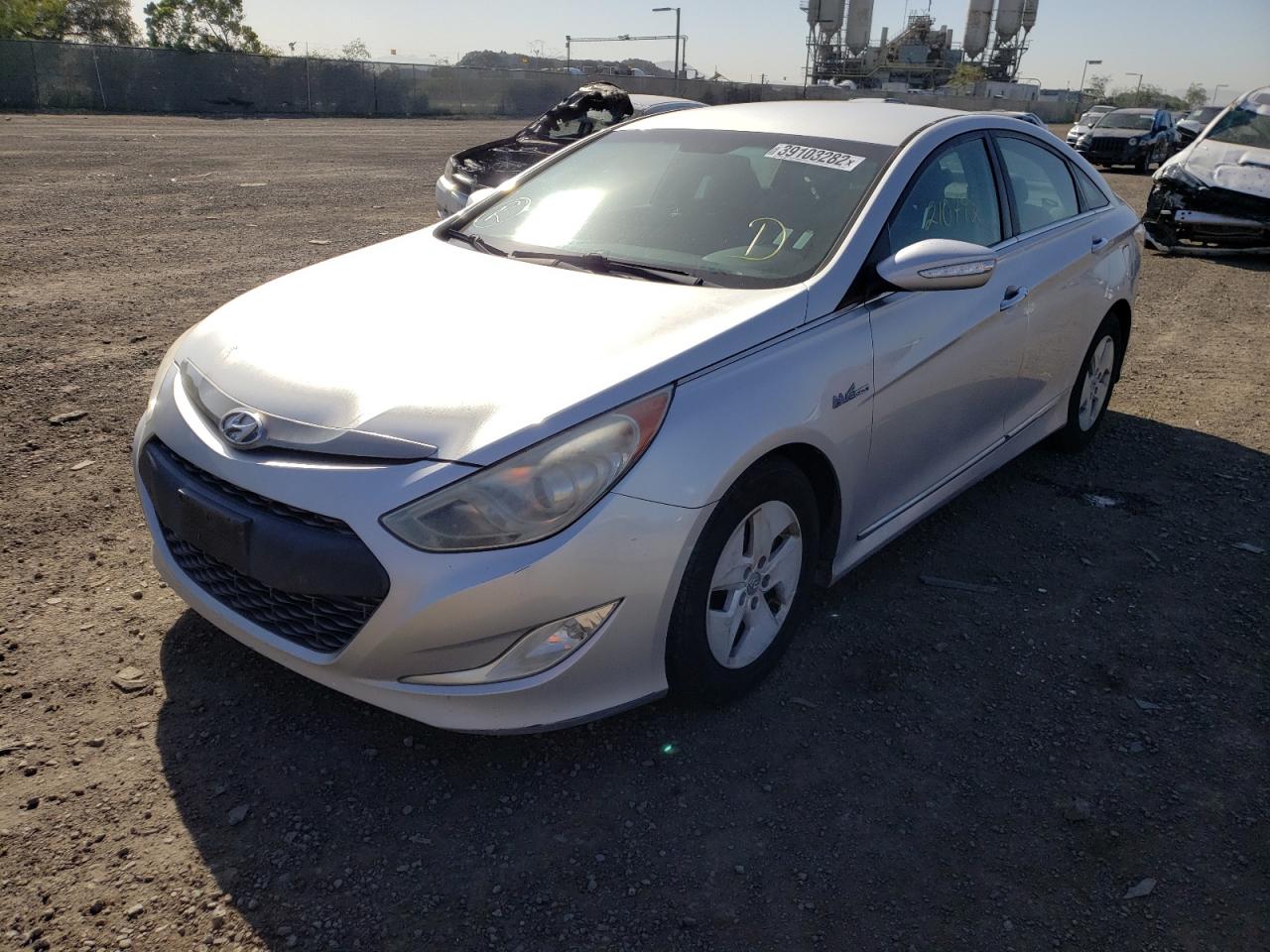 Photo 2 from auction – 2012 HYUNDAI SONATA HYB with VIN KMHEC4A41CA045805