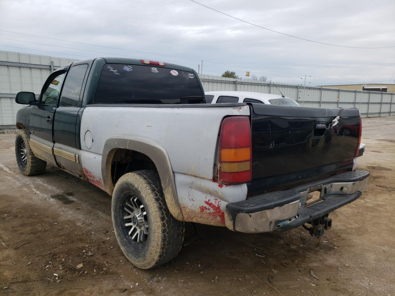 Photo 3 from auction – 2001 CHEVROLET SILVERADO with VIN 1GCEK19V61E326572