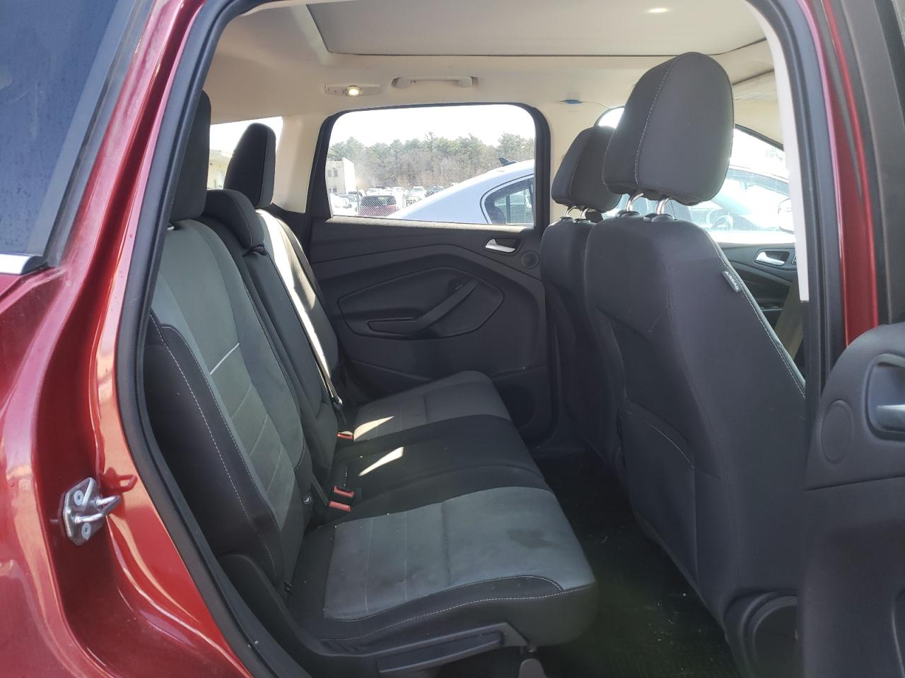 Photo 6 from auction – 2015 FORD ESCAPE SE with VIN 1FMCU9GX0FUB15543
