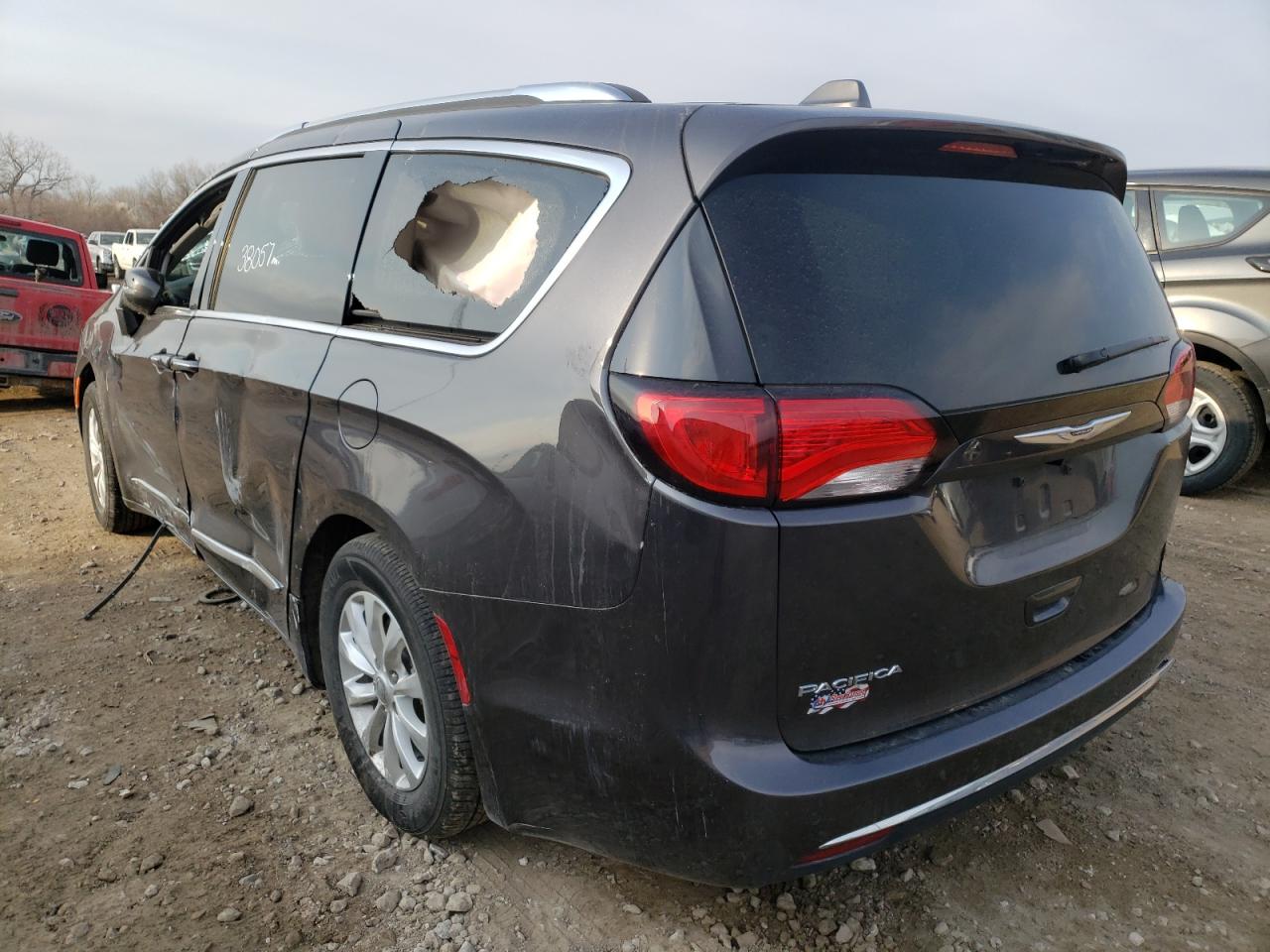 Photo 3 from auction – 2019 CHRYSLER PACIFICA T with VIN 2C4RC1BG1KR703372