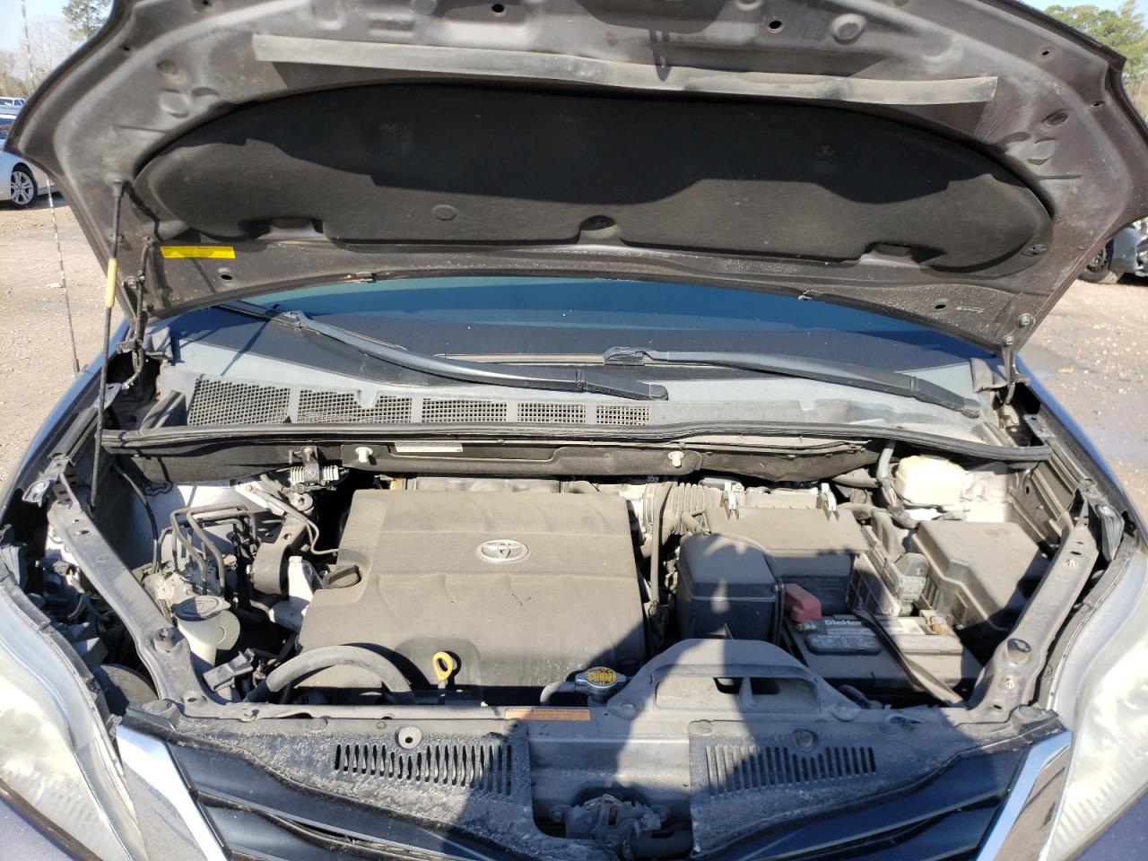 Photo 7 from auction – 2011 TOYOTA SIENNA LE with VIN 5TDKK3DC9BS161956