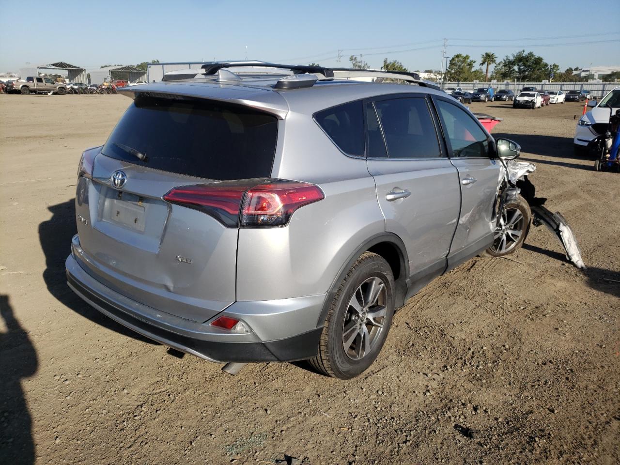 Photo 4 from auction – 2017 TOYOTA RAV4 XLE with VIN 2T3WFREV3HW404984