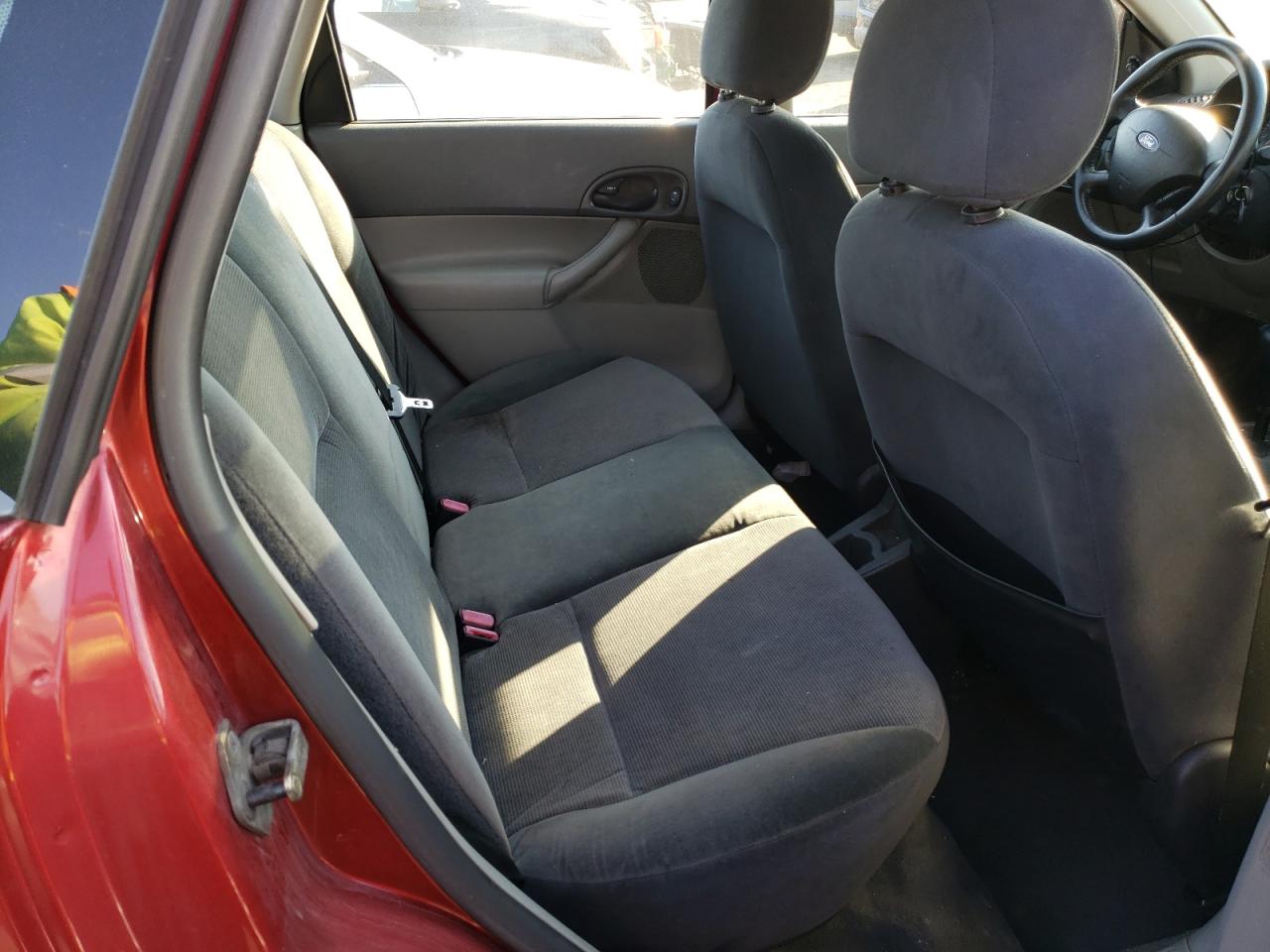 Photo 6 from auction – 2005 FORD FOCUS ZX4 with VIN 1FAFP34N75W189317