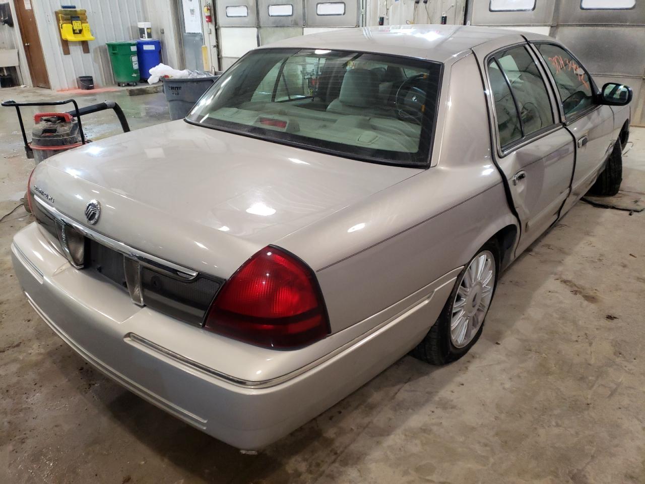 Photo 4 from auction – 2010 MERCURY GRAND MARQ with VIN 2MEBM7FV5AX624709