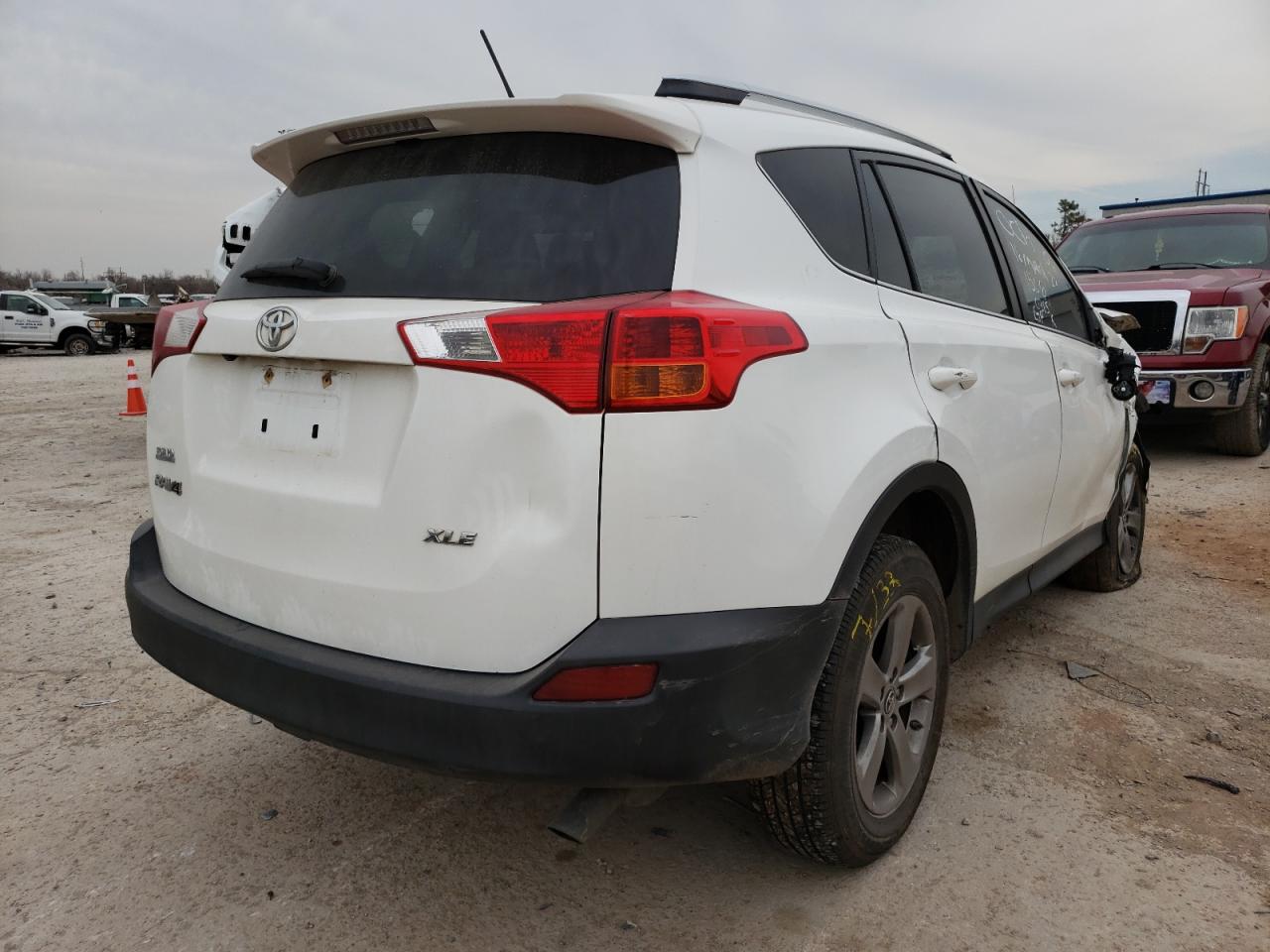 Photo 4 from auction – 2015 TOYOTA RAV4 XLE with VIN JTMWFREV5FD080365