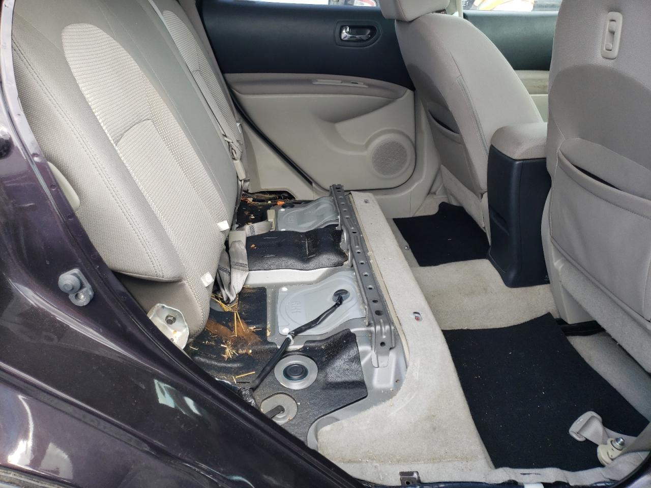 Photo 6 from auction – 2011 NISSAN ROGUE S with VIN JN8AS5MV8BW297945
