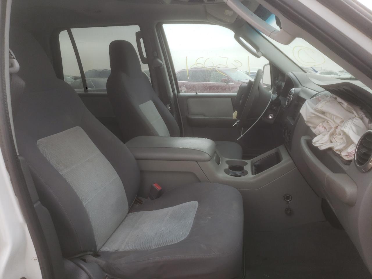 Photo 5 from auction – 2004 FORD EXPEDITION with VIN 1FMPU15L94LB27793