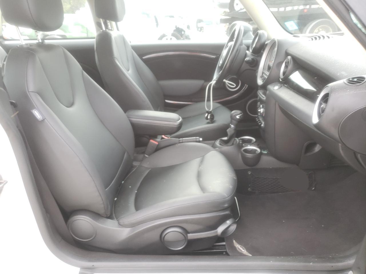 Photo 5 from auction – 2011 MINI COOPER with VIN WMWSU3C56BT251822