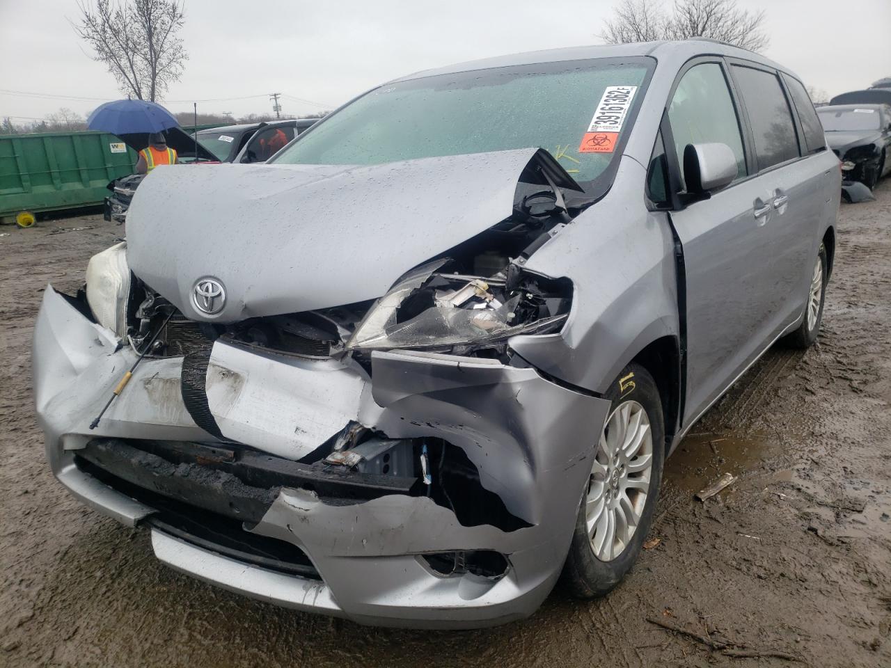 Photo 2 from auction – 2012 TOYOTA SIENNA XLE with VIN 5TDYK3DC4CS273690