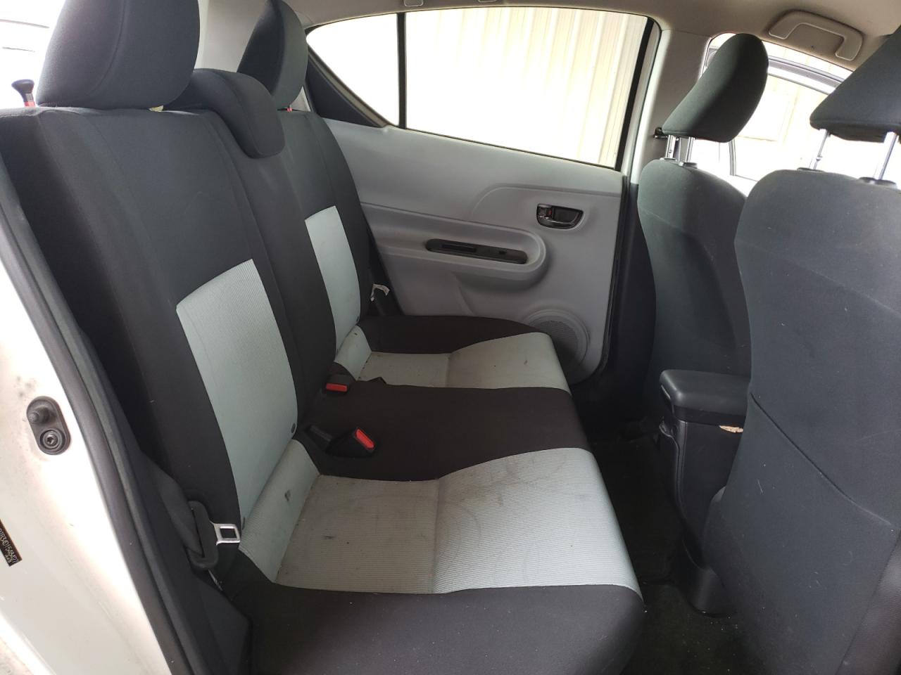 Photo 6 from auction – 2013 TOYOTA PRIUS C with VIN JTDKDTB34D1548427