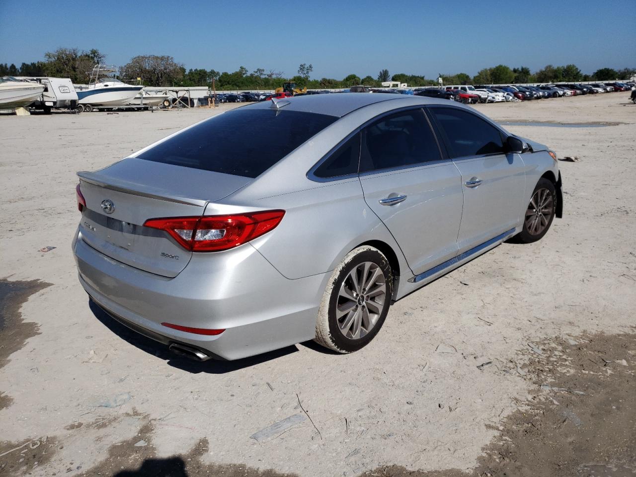 Photo 4 from auction – 2015 HYUNDAI SONATA SPO with VIN 5NPE34AF9FH094155