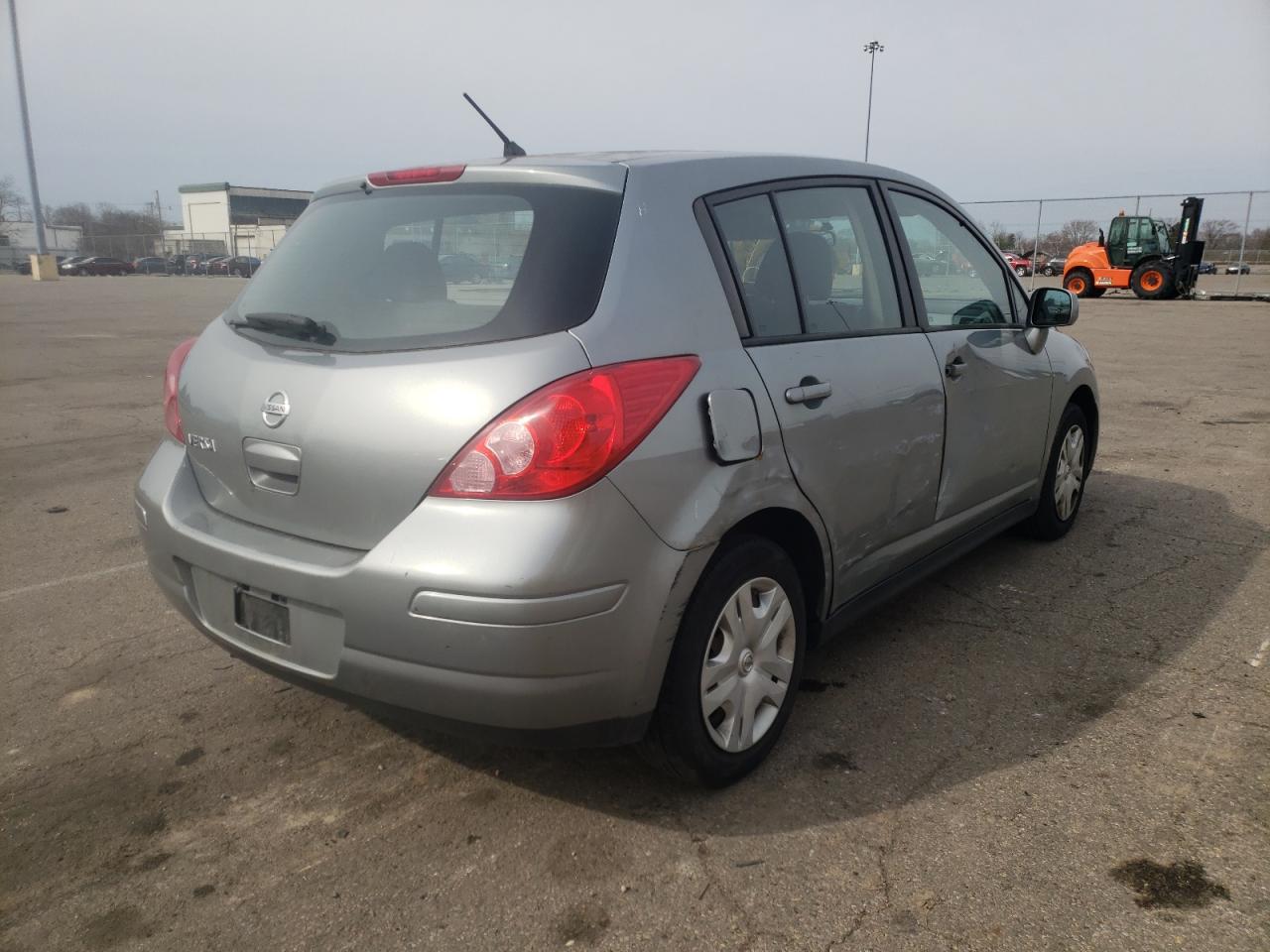Фото 4 с аукциона – 2011 NISSAN VERSA S с VIN 3N1BC1CP4BL465033