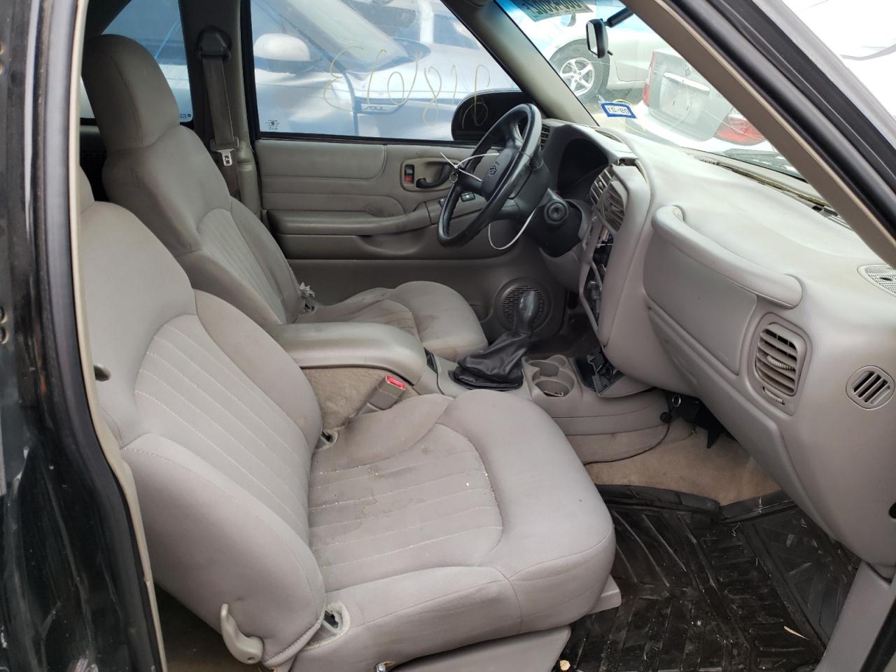 Photo 5 from auction – 2003 CHEVROLET BLAZER with VIN 1GNCS18X13K176862
