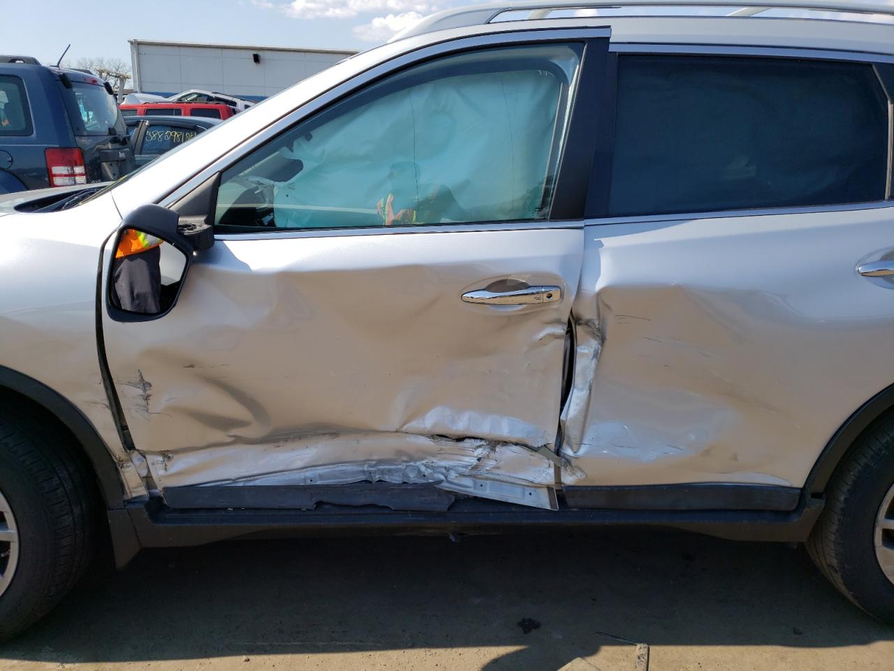 Photo 9 from auction – 2014 NISSAN ROGUE S with VIN 5N1AT2MV0EC856400