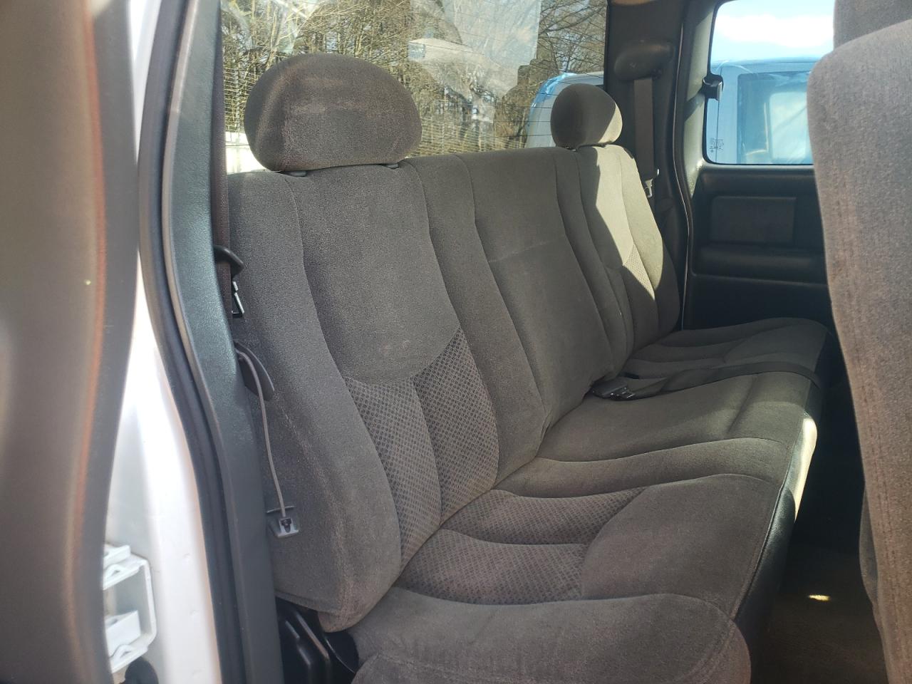 Photo 6 from auction – 2004 CHEVROLET SILVERADO with VIN 2GCEC19V541203364