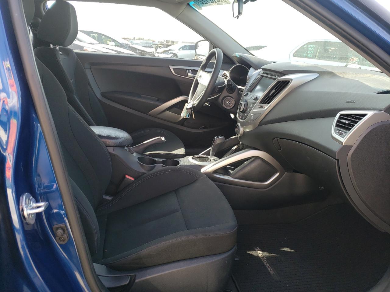 Photo 5 from auction – 2016 HYUNDAI VELOSTER with VIN KMHTC6AD7GU265893