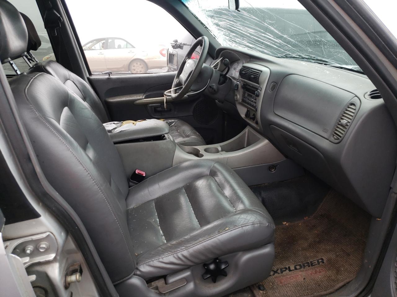 Photo 5 from auction – 2002 FORD EXPLORER S with VIN 1FMZU77EX2UB85638