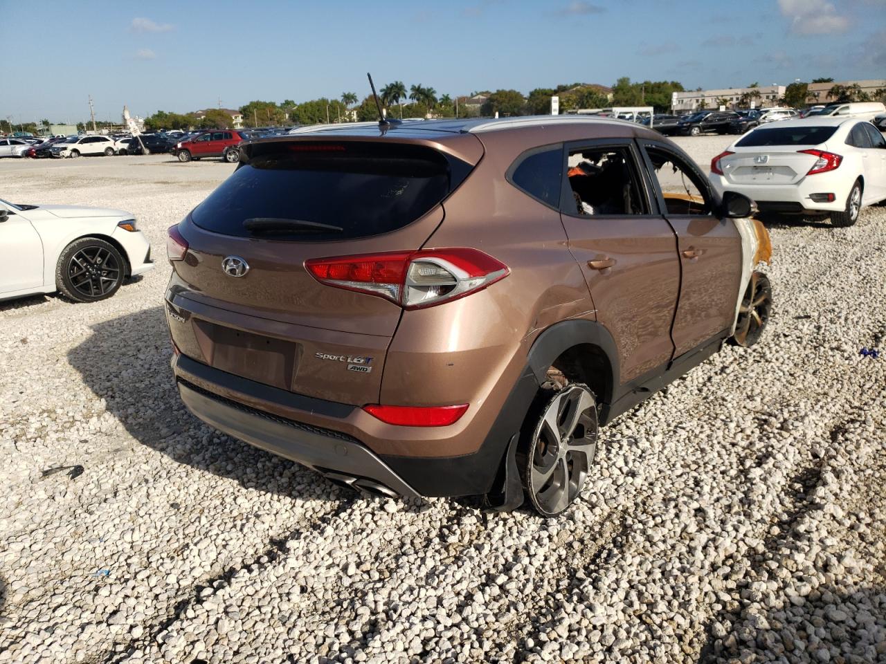 Photo 4 from auction – 2016 HYUNDAI TUCSON LIM with VIN KM8J3CA21GU250584