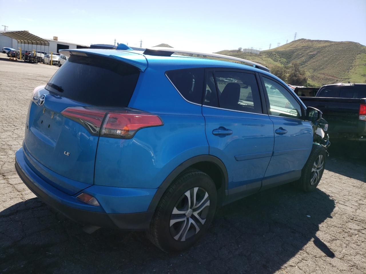 Photo 4 from auction – 2017 TOYOTA RAV4 LE with VIN 2T3ZFREV4HW398299