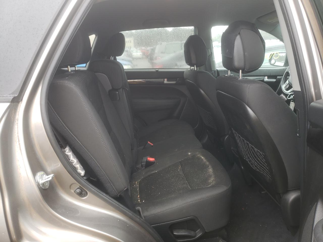 Photo 6 from auction – 2015 KIA SORENTO LX with VIN 5XYKTDA60FG611918