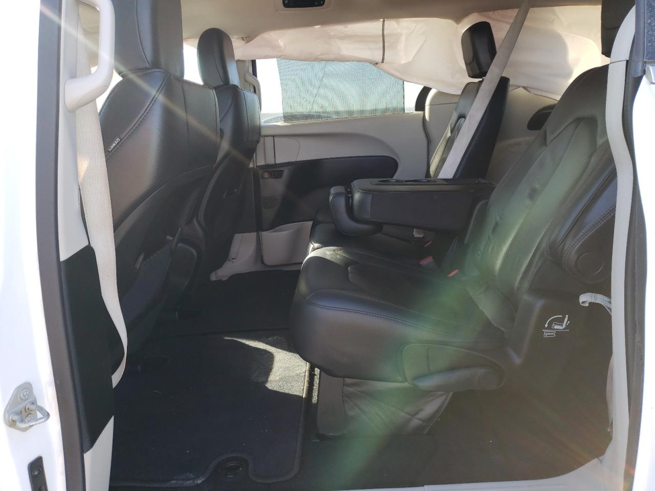 Photo 6 from auction – 2018 CHRYSLER PACIFICA with VIN 2C4RC1BG9JR217150