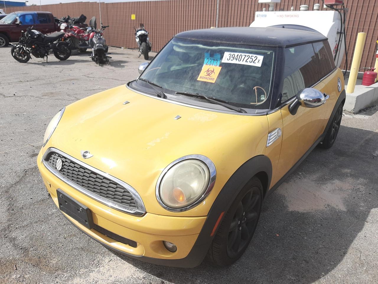 Photo 2 from auction – 2007 MINI COOPER with VIN WMWMF33547TT53081