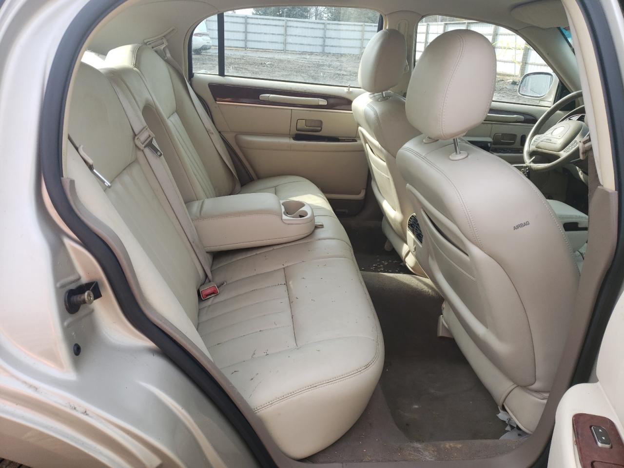 Photo 6 from auction – 2004 LINCOLN TOWN CAR E with VIN 1LNHM81W54Y645190