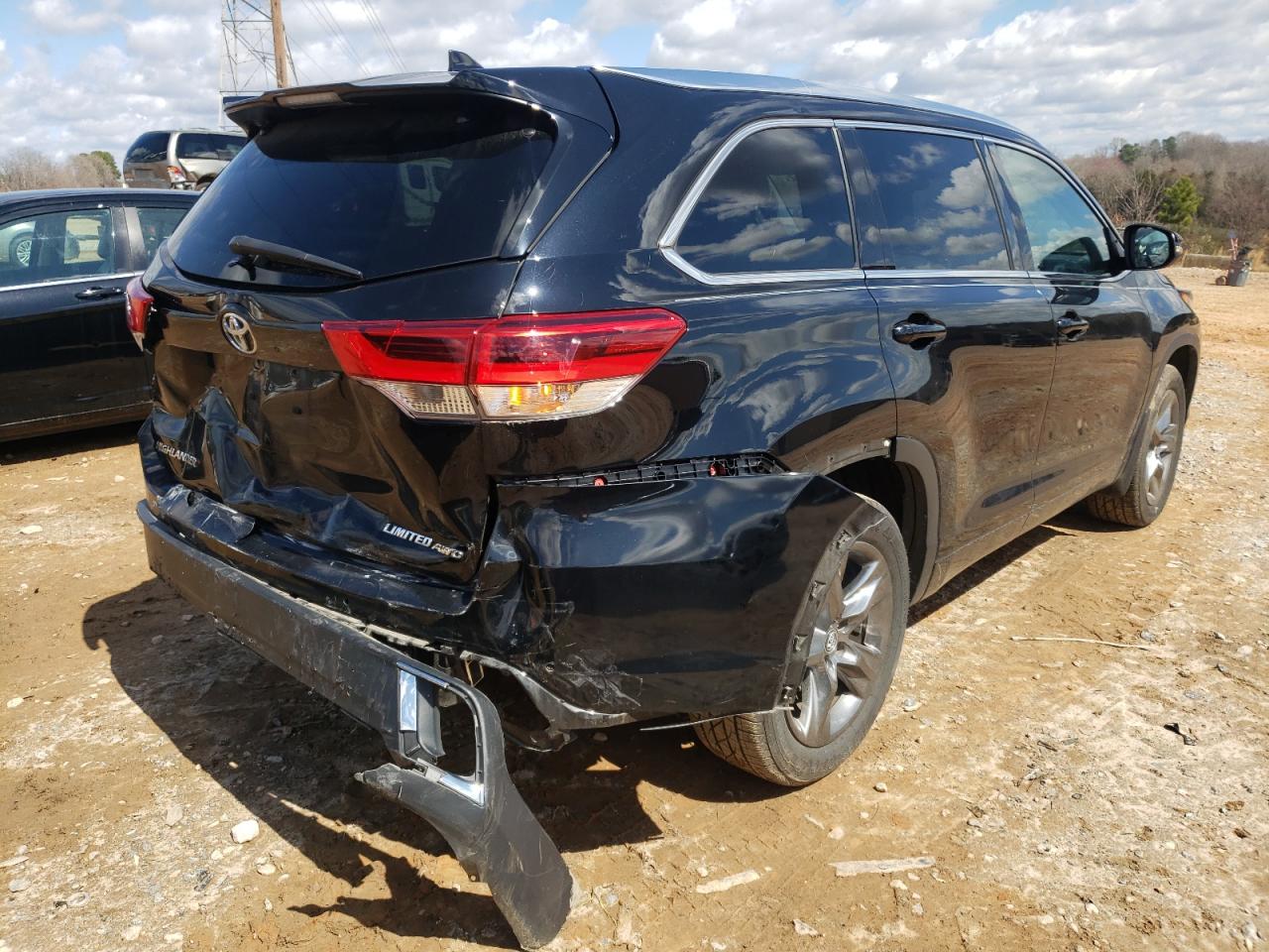 Photo 4 from auction – 2018 TOYOTA HIGHLANDER with VIN 5TDDZRFH0JS824359