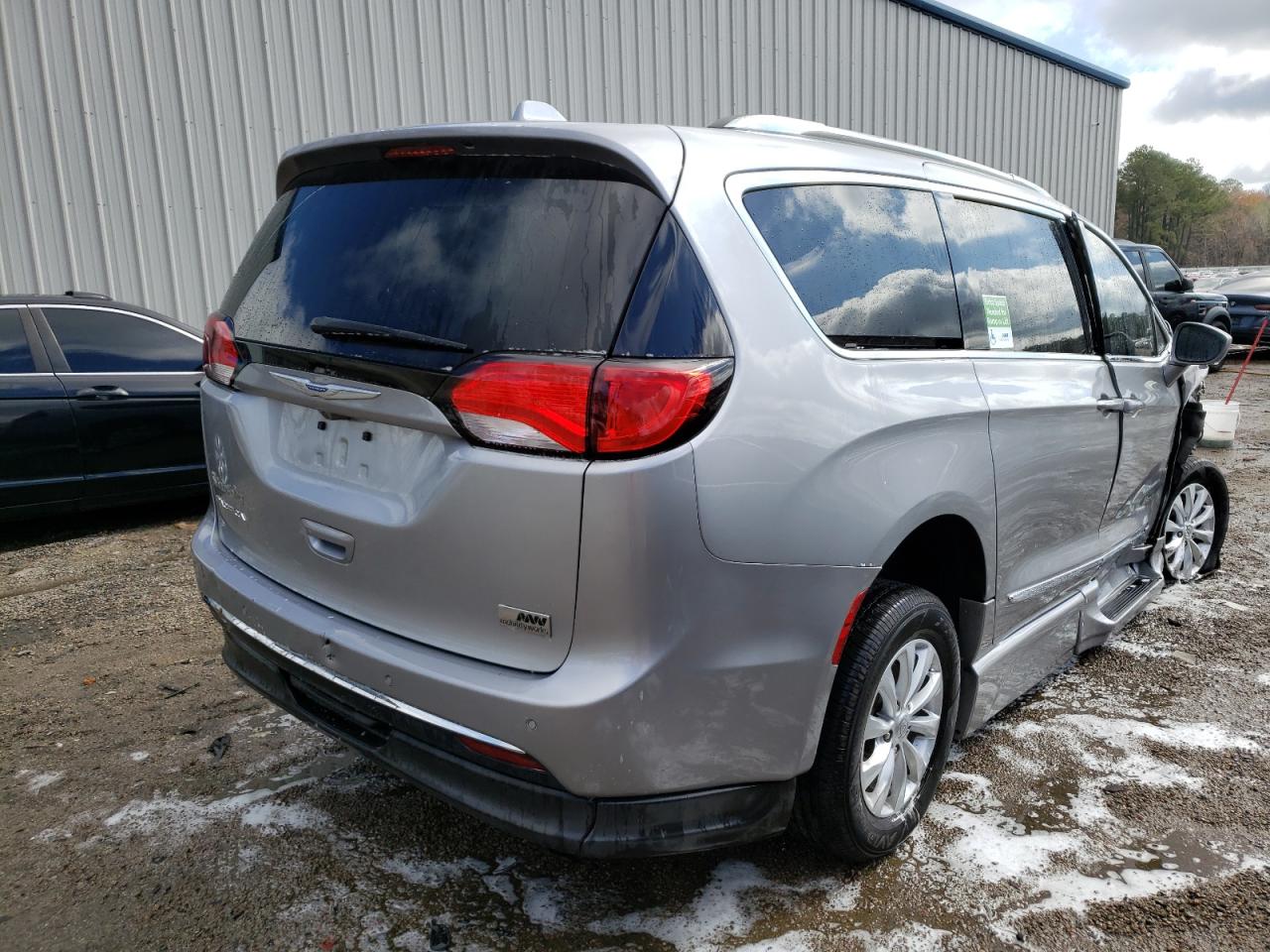Photo 4 from auction – 2018 CHRYSLER PACIFICA T with VIN 2C4RC1BG6JR212519