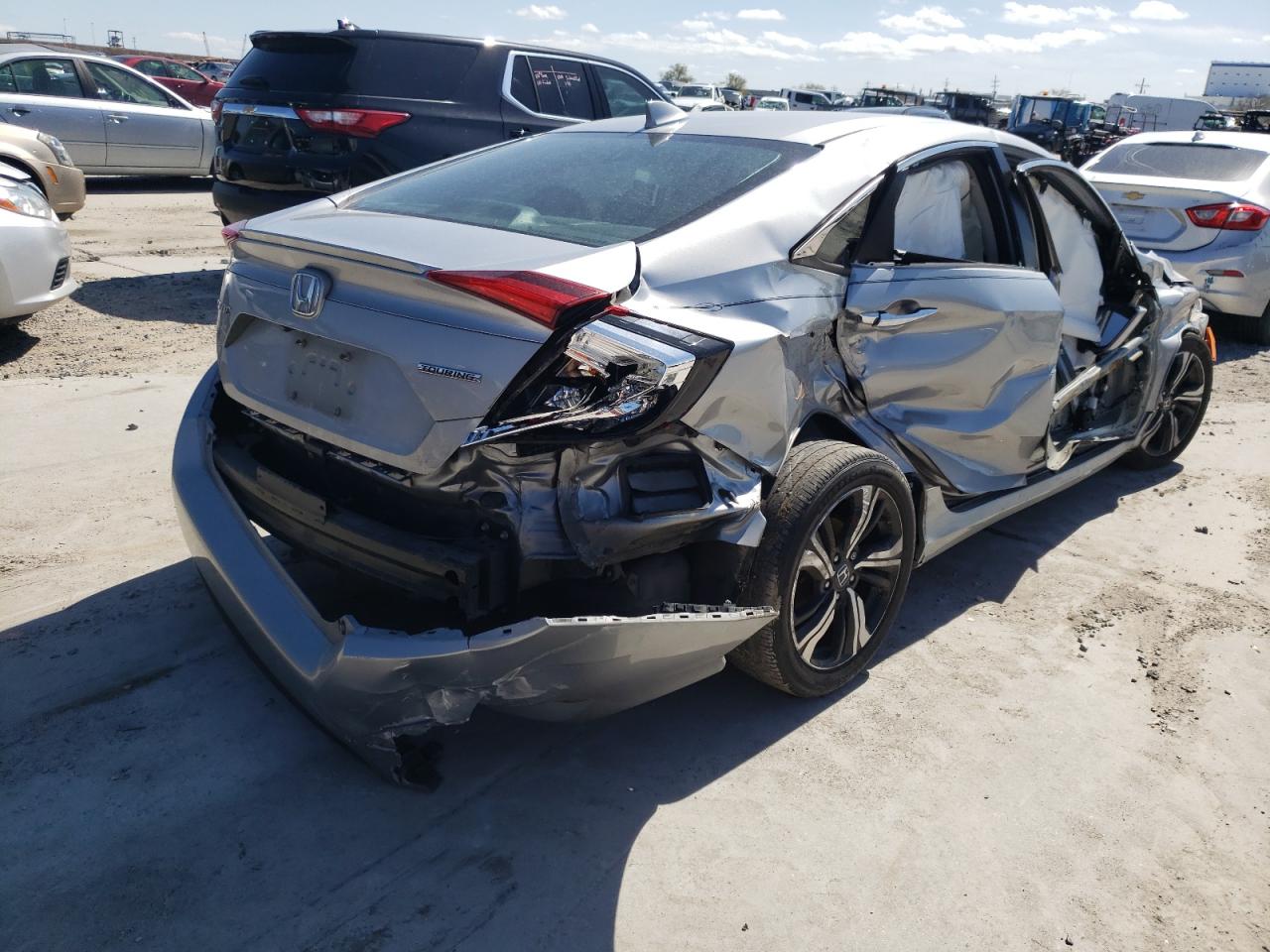 Photo 4 from auction – 2016 HONDA CIVIC TOUR with VIN 19XFC1F91GE033832