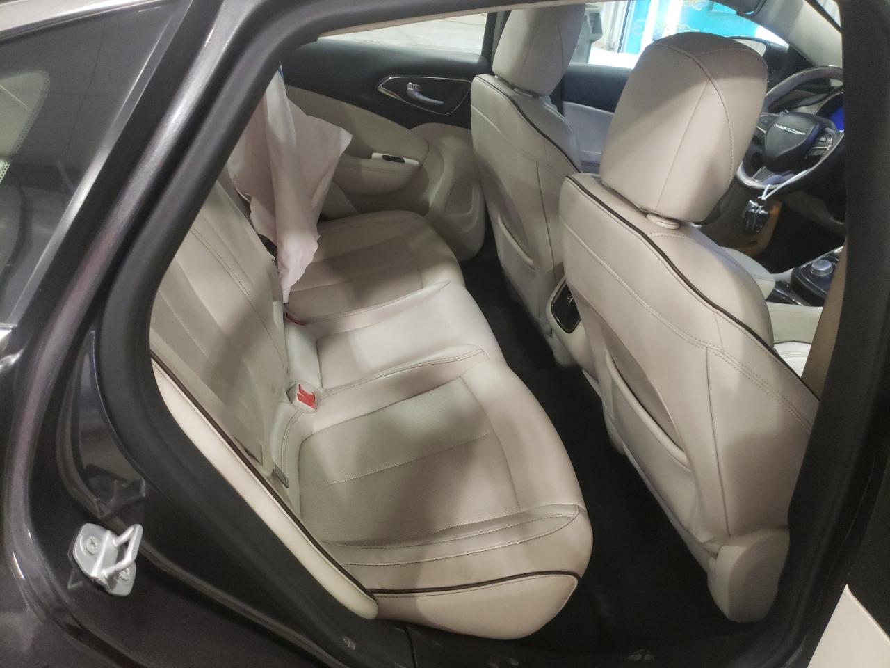 Photo 6 from auction – 2015 CHRYSLER 200 C with VIN 1C3CCCEG2FN618481