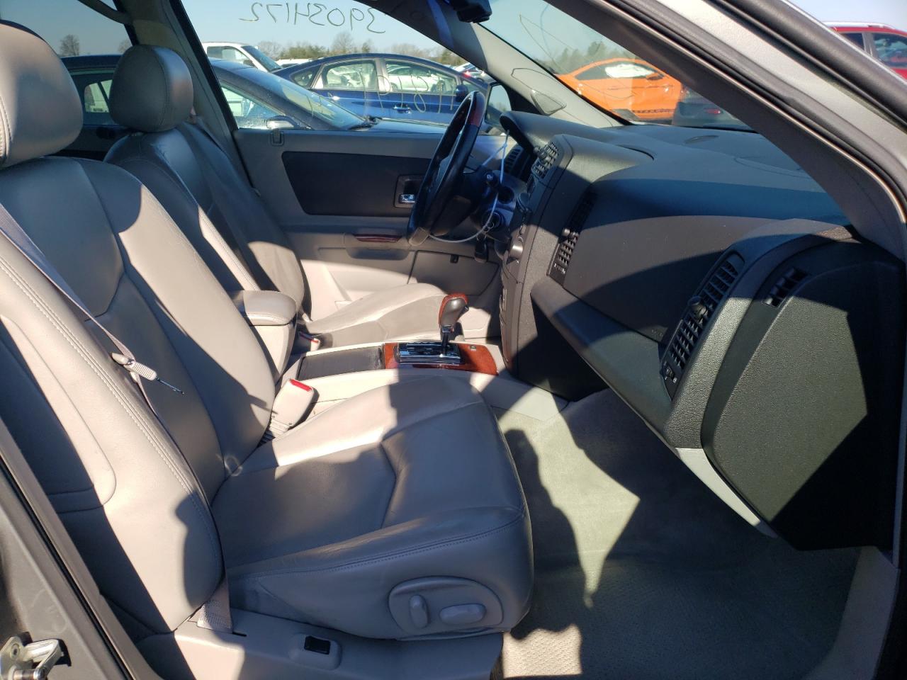 Photo 5 from auction – 2005 CADILLAC SRX with VIN 1GYEE637950151231