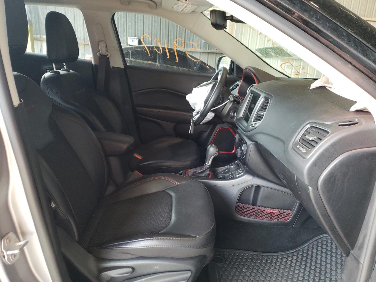 Photo 5 from auction – 2019 JEEP COMPASS TR with VIN 3C4NJDDB8KT668964