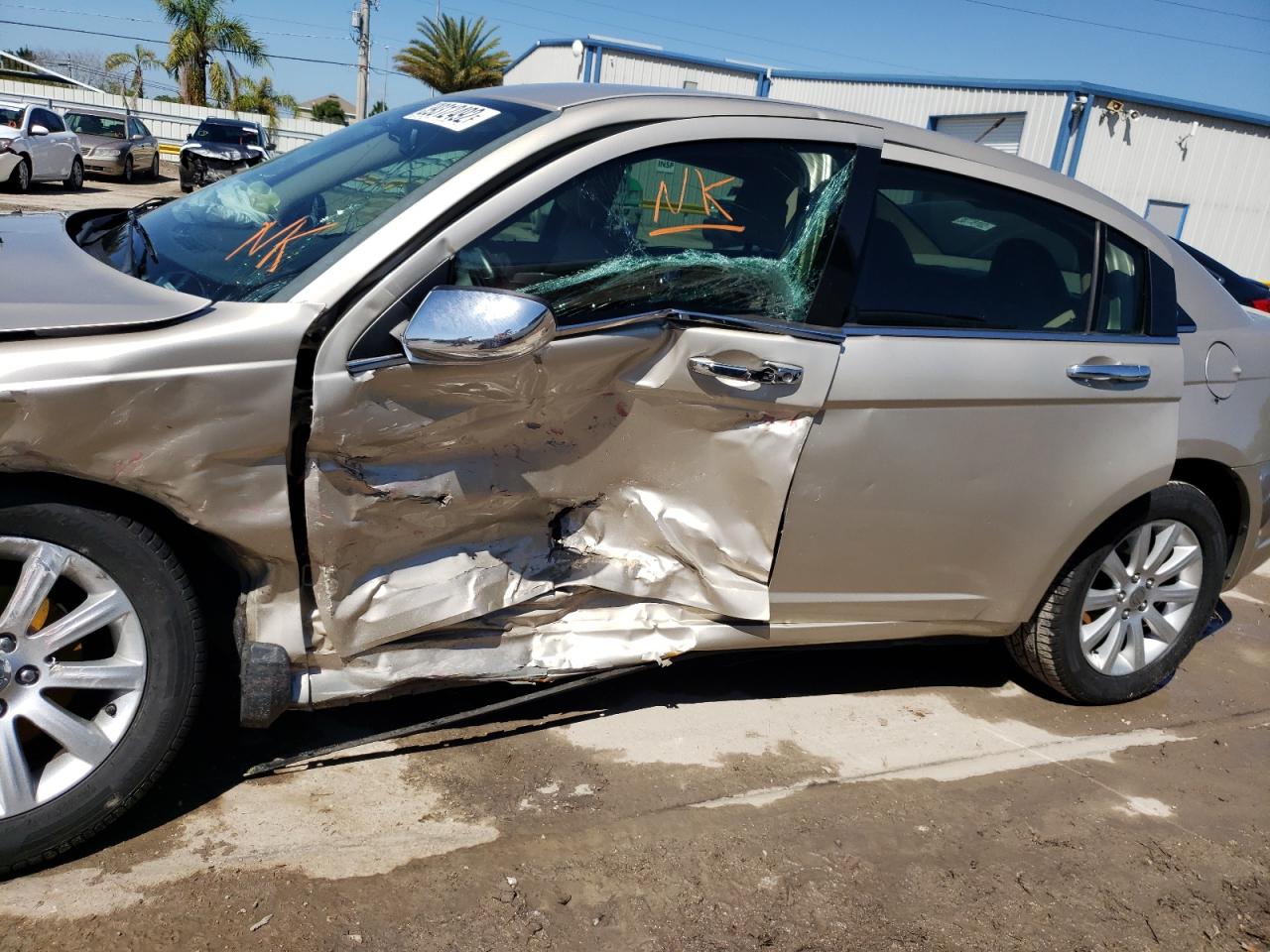 Photo 9 from auction – 2014 CHRYSLER 200 LIMITE with VIN 1C3CCBCG2EN158752