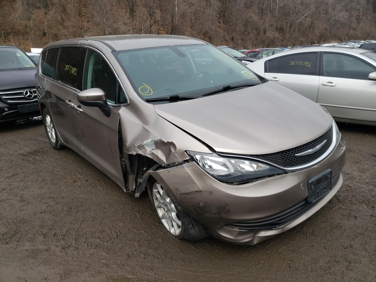 CHRYSLER PACIFICA L 2017 with VIN 2C4RC1CG7HR613960 - Photo from auction
