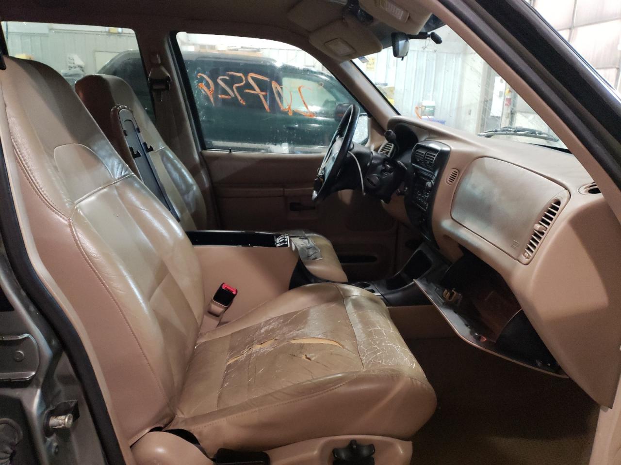 Photo 5 from auction – 2001 FORD EXPLORER X with VIN 1FMZU83P21UB51530