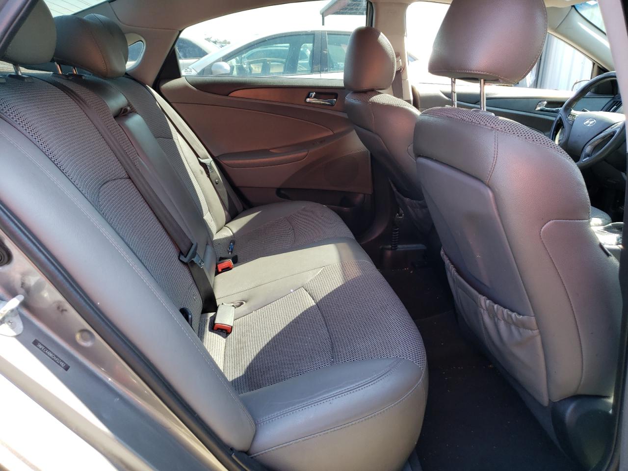 Photo 6 from auction – 2012 HYUNDAI SONATA SE with VIN 5NPEC4AB6CH452482