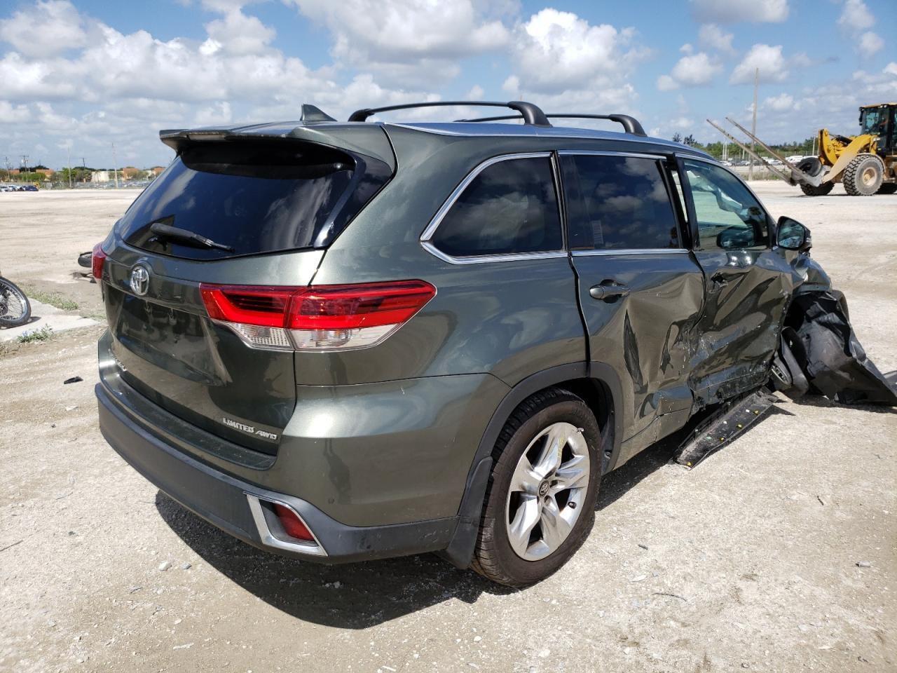 Photo 4 from auction – 2018 TOYOTA HIGHLANDER with VIN 5TDDZRFH1JS859248