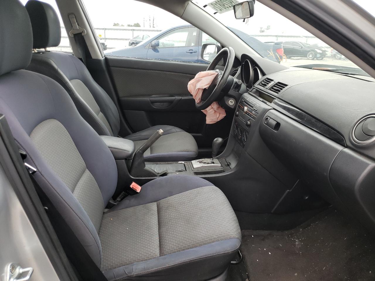 Photo 5 from auction – 2004 MAZDA 3 I with VIN JM1BK12F341158066