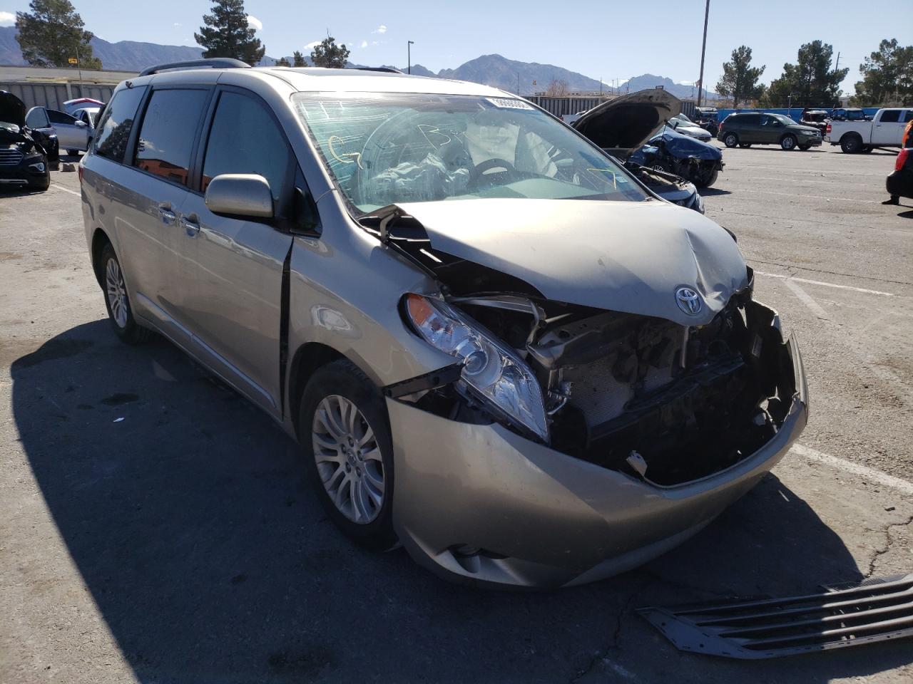 Photo 1 from auction – 2016 TOYOTA SIENNA XLE with VIN 5TDYK3DCXGS736468